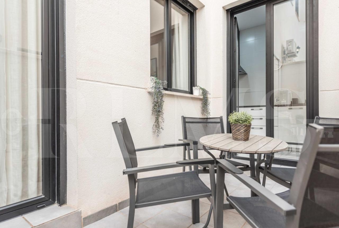 3Br Apartment With Parking And Patio In The Center By Rems Malaga Bagian luar foto