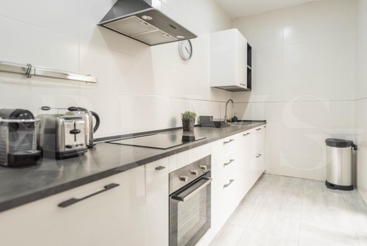 3Br Apartment With Parking And Patio In The Center By Rems Malaga Bagian luar foto