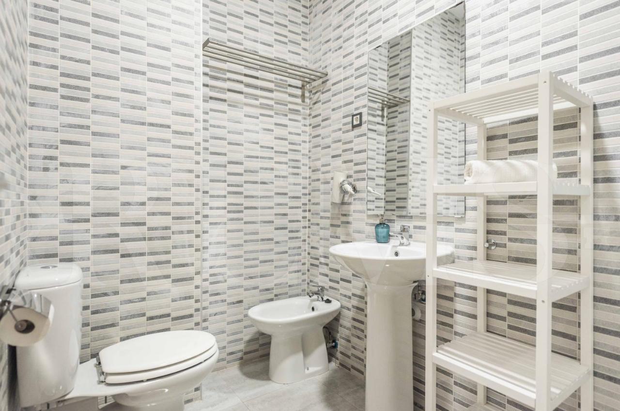 3Br Apartment With Parking And Patio In The Center By Rems Malaga Bagian luar foto