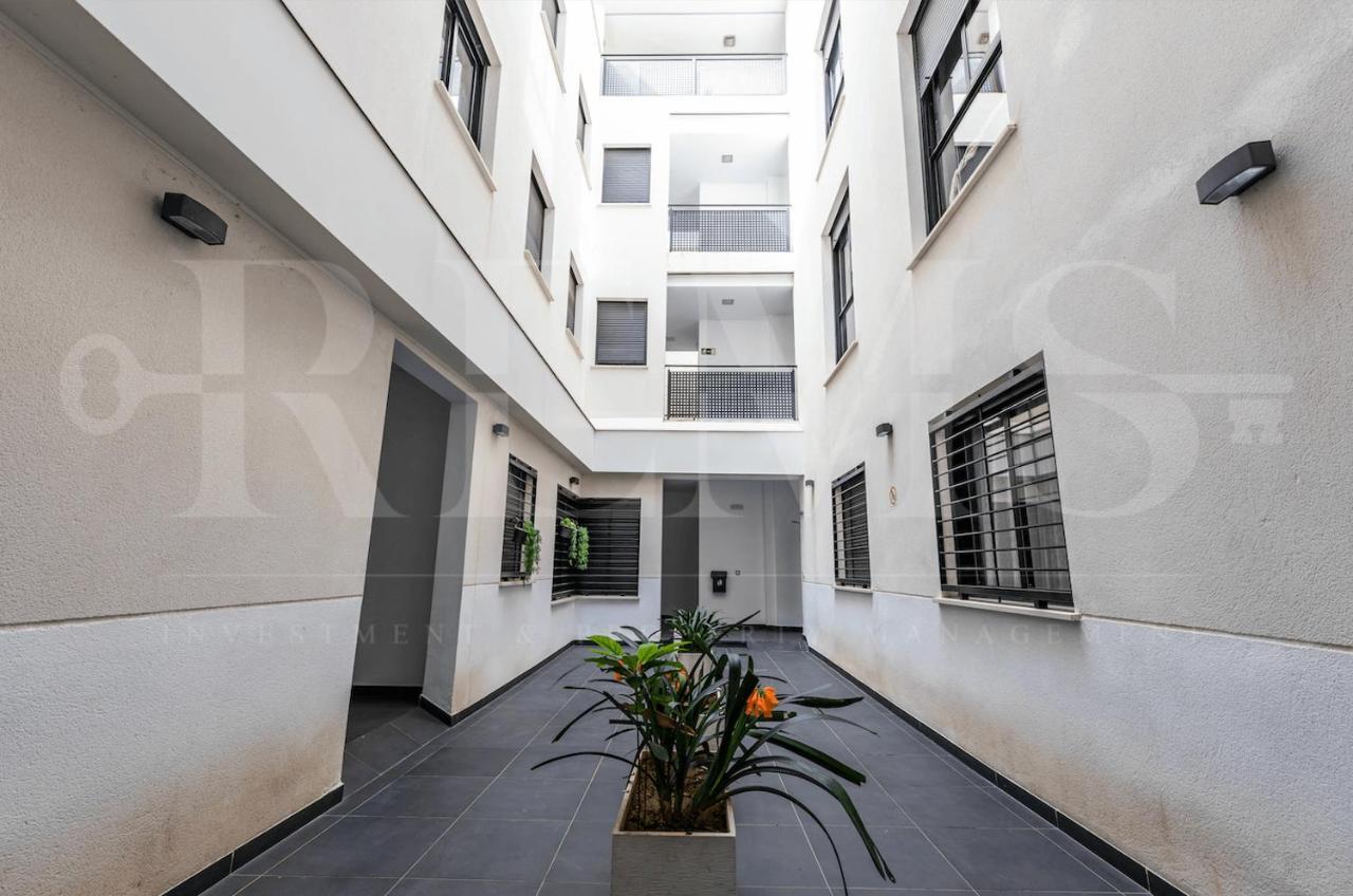 3Br Apartment With Parking And Patio In The Center By Rems Malaga Bagian luar foto